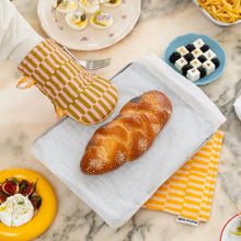 Load image into Gallery viewer, Oven Mitt & Pot Holder Set