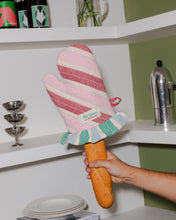 Load image into Gallery viewer, Ruffled Oven Mitt