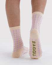 Load image into Gallery viewer, Crew Sock, Pink Houndstooth