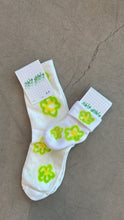 Load image into Gallery viewer, Flower Brushed Socks