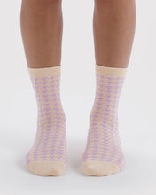 Load image into Gallery viewer, Crew Sock, Pink Houndstooth