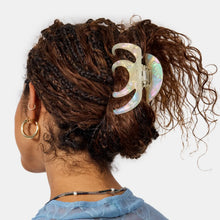 Load image into Gallery viewer, Octopus Claw in Large Pearl Shimmer
