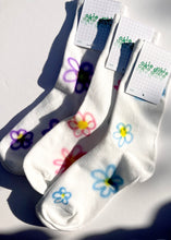 Load image into Gallery viewer, Flower Brushed Socks
