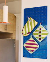 Load image into Gallery viewer, Stripe Oven Mitt