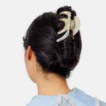 Load image into Gallery viewer, Octopus Claw in Large Pearl Shimmer