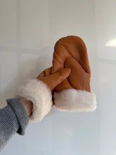 Load image into Gallery viewer, Puffy Shearling Mittens, Chestnut

