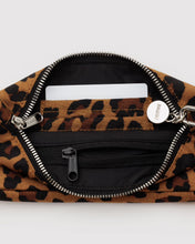 Load image into Gallery viewer, Nylon Pochette - Leopard
