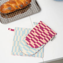 Load image into Gallery viewer, Oven Mitt &amp; Pot Holder Set
