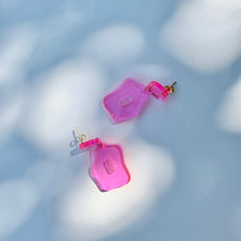 Load image into Gallery viewer, Squiggly Resin Blob Earrings
