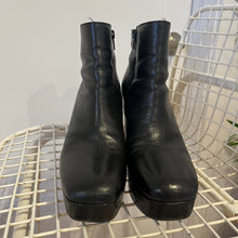 Load image into Gallery viewer, Vic Matie boots (size 7)
