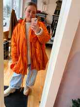 Load image into Gallery viewer, Jacquemus bubble anorak (size 38/L/XL)
