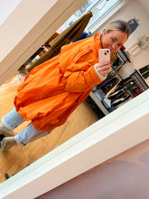 Load image into Gallery viewer, Jacquemus bubble anorak (size 38/L/XL)
