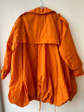 Load image into Gallery viewer, Jacquemus bubble anorak (size 38/L/XL)
