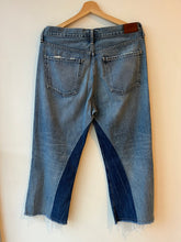 Load image into Gallery viewer, Citizens of Humanity two tone jeans (30)
