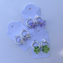 Load image into Gallery viewer, Glass Flower Earrings
