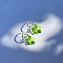Load image into Gallery viewer, Glass Flower Earrings
