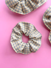 Load image into Gallery viewer, &quot;The Scrunchie&quot; Gingham
