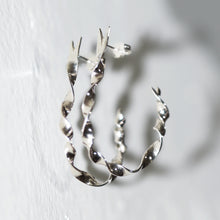 Load image into Gallery viewer, Twisted Ribbon Half Hoops
